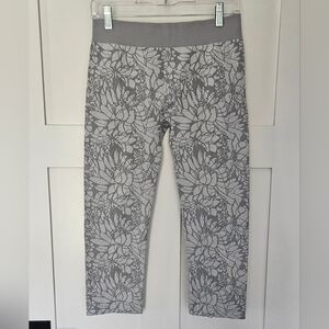 Fabletics grey floral print seamless leggings